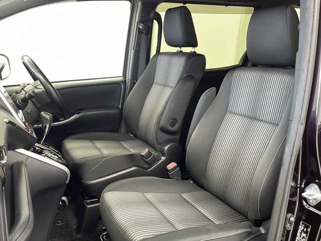 トヨタ ヴォクシー ZS 煌 鹿児島県 2017(平29)年 5.4万km ボルドーマイカメタリック ワンオーナー/純正9インチＳＤナビ/(BT/CD/DVD/AM/FM/フルセグTV)/12.1インチ純正フリップダウンモニター/両側パワースライドドア/衝突軽減ブレーキ/レーンキープアシスト/アイドリングストップ/ＭＴモード付ＡＴ/純正ビルトインＥＴＣ/社外前後ドライブレコーダー/純正16インチアルミホイール/バックカメラ/クルーズコントロール/保証書/取扱説明書/スペアキー