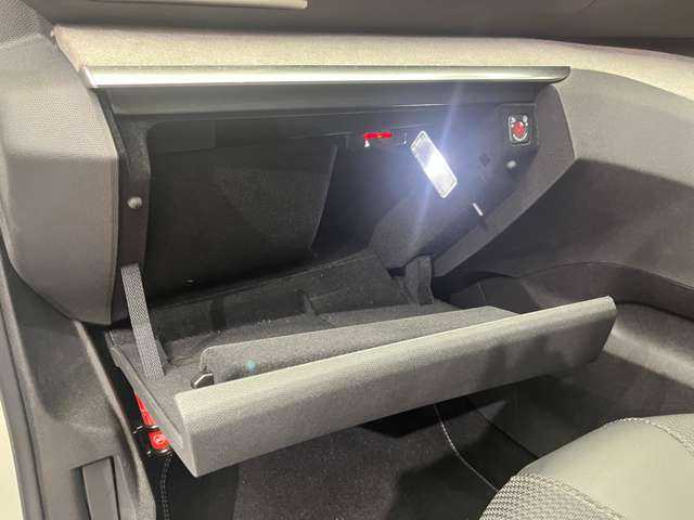 プジョー ５００８ GT ブルーHDi 千葉県 2022(令4)年 1.9万km パール パノラマＳＲ　/半革シート　/ＡＣＣ　/ディスプレイオーディオ　/ＣａｒＰｌａｙ　/Ｂカメラ　/シートヒーター　/電動リアゲート　/フルＬＥＤヘッドライト　/衝突軽減Ｂ　/ＢＳＭ　/ＬＫＡ　/ＥＴＣ　/禁煙車　/７人乗り