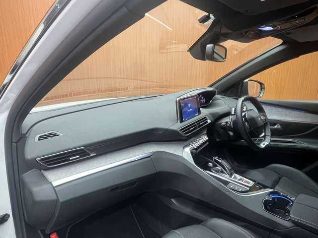 プジョー ５００８ GT ブルーHDi 千葉県 2022(令4)年 1.9万km パール パノラマＳＲ　/半革シート　/ＡＣＣ　/ディスプレイオーディオ　/ＣａｒＰｌａｙ　/Ｂカメラ　/シートヒーター　/電動リアゲート　/フルＬＥＤヘッドライト　/衝突軽減Ｂ　/ＢＳＭ　/ＬＫＡ　/ＥＴＣ　/禁煙車　/７人乗り