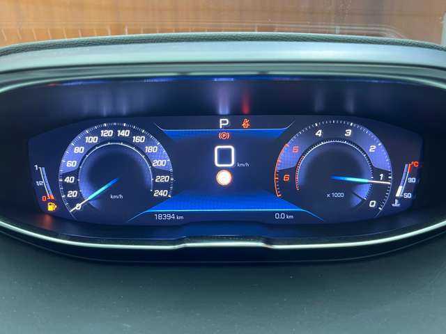 プジョー ５００８ GT ブルーHDi 千葉県 2022(令4)年 1.9万km パール パノラマＳＲ　/半革シート　/ＡＣＣ　/ディスプレイオーディオ　/ＣａｒＰｌａｙ　/Ｂカメラ　/シートヒーター　/電動リアゲート　/フルＬＥＤヘッドライト　/衝突軽減Ｂ　/ＢＳＭ　/ＬＫＡ　/ＥＴＣ　/禁煙車　/７人乗り