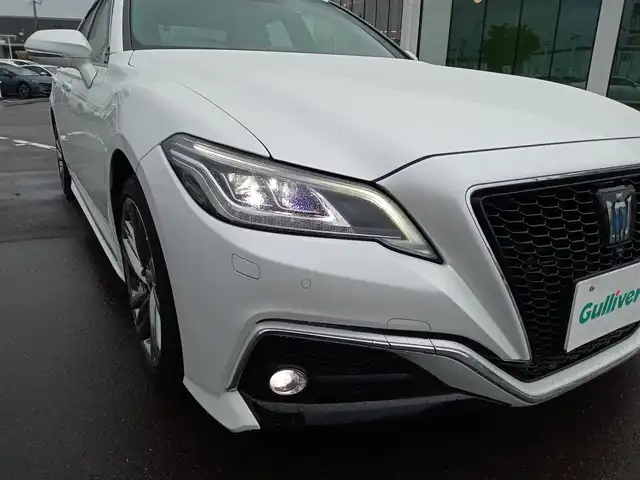 トヨタ クラウン ハイブリッド RS 福井県 2022(令4)年 9.7万km プレシャスホワイトパール 純正18インチAW/パノラミックビューモニター/ビルトインETC2.0/純正ナビ/フルセグテレビ/ヘッドアップディスプレイ/BSM/ステアリングヒーター/前席パワーシート/前後ドライブレコーダー/シートヒーター/全車速追従機能付クルーズコントロール/前後コーナーセンサー/SOSボタン/衝突被害軽減システム/レーンキープアシスト/横滑り防止装置/盗難防止装置/本革巻きステアリング/アイドリングストップ/オートホールド/純正フロアマット/スマートキー