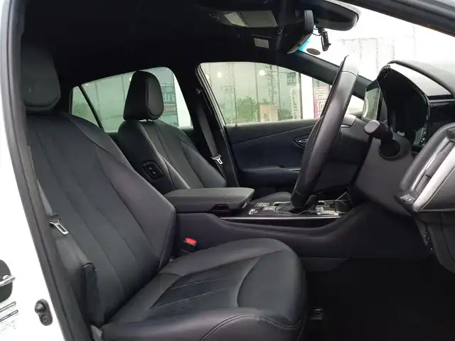 トヨタ クラウン ハイブリッド RS 福井県 2022(令4)年 9.7万km プレシャスホワイトパール 純正18インチAW/パノラミックビューモニター/ビルトインETC2.0/純正ナビ/フルセグテレビ/ヘッドアップディスプレイ/BSM/ステアリングヒーター/前席パワーシート/前後ドライブレコーダー/シートヒーター/全車速追従機能付クルーズコントロール/前後コーナーセンサー/SOSボタン/衝突被害軽減システム/レーンキープアシスト/横滑り防止装置/盗難防止装置/本革巻きステアリング/アイドリングストップ/オートホールド/純正フロアマット/スマートキー