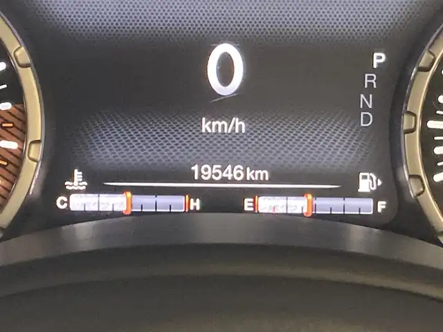 クライスラー・ジープ ジープ レネゲード リミテッド 熊本県 2023(令5)年 2万km ブライトホワイト ・スマートキー/・プッシュスタート/・自動緊急ブレーキ/・レーンセンス/・パークセンス/・ブラインドスポットモニター/・アクティブヘッドライト/・クルーズコントロール(追従式)/・黒革シート/・前席パワーシート/・前席シートヒーター/・ハンドルヒーターNG/・純正メモリナビ/　【Bluetooth・USB・AppleCarPlay・AndroidAuto】/・フルセグTV/・バックカメラ/・ETC2.0/・ドライブレコーダー(前後録画)/・純正マット