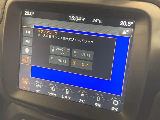 クライスラー・ジープ ジープ レネゲード リミテッド 熊本県 2023(令5)年 2万km ブライトホワイト ・スマートキー/・プッシュスタート/・自動緊急ブレーキ/・レーンセンス/・パークセンス/・ブラインドスポットモニター/・アクティブヘッドライト/・クルーズコントロール(追従式)/・黒革シート/・前席パワーシート/・前席シートヒーター/・ハンドルヒーターNG/・純正メモリナビ/　【Bluetooth・USB・AppleCarPlay・AndroidAuto】/・フルセグTV/・バックカメラ/・ETC2.0/・ドライブレコーダー(前後録画)/・純正マット