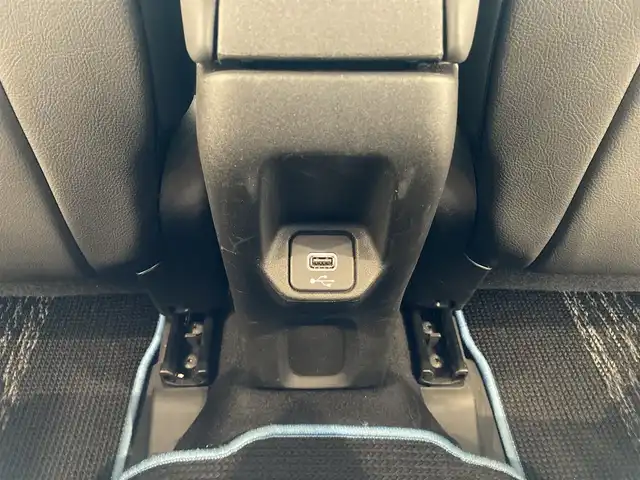 クライスラー・ジープ ジープ レネゲード リミテッド 熊本県 2023(令5)年 2万km ブライトホワイト ・スマートキー/・プッシュスタート/・自動緊急ブレーキ/・レーンセンス/・パークセンス/・ブラインドスポットモニター/・アクティブヘッドライト/・クルーズコントロール(追従式)/・黒革シート/・前席パワーシート/・前席シートヒーター/・ハンドルヒーターNG/・純正メモリナビ/　【Bluetooth・USB・AppleCarPlay・AndroidAuto】/・フルセグTV/・バックカメラ/・ETC2.0/・ドライブレコーダー(前後録画)/・純正マット