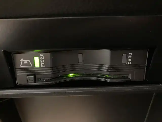 クライスラー・ジープ ジープ レネゲード リミテッド 熊本県 2023(令5)年 2万km ブライトホワイト ・スマートキー/・プッシュスタート/・自動緊急ブレーキ/・レーンセンス/・パークセンス/・ブラインドスポットモニター/・アクティブヘッドライト/・クルーズコントロール(追従式)/・黒革シート/・前席パワーシート/・前席シートヒーター/・ハンドルヒーターNG/・純正メモリナビ/　【Bluetooth・USB・AppleCarPlay・AndroidAuto】/・フルセグTV/・バックカメラ/・ETC2.0/・ドライブレコーダー(前後録画)/・純正マット