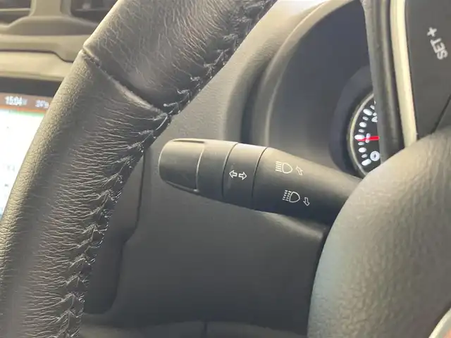 クライスラー・ジープ ジープ レネゲード リミテッド 熊本県 2023(令5)年 2万km ブライトホワイト ・スマートキー/・プッシュスタート/・自動緊急ブレーキ/・レーンセンス/・パークセンス/・ブラインドスポットモニター/・アクティブヘッドライト/・クルーズコントロール(追従式)/・黒革シート/・前席パワーシート/・前席シートヒーター/・ハンドルヒーターNG/・純正メモリナビ/　【Bluetooth・USB・AppleCarPlay・AndroidAuto】/・フルセグTV/・バックカメラ/・ETC2.0/・ドライブレコーダー(前後録画)/・純正マット