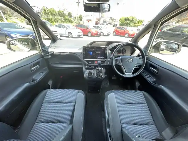 トヨタ ヴォクシー ZS 埼玉県 2014(平26)年 15.3万km ホワイトパールクリスタルシャイン ワンオーナー/社外SDナビ（11インチ）/・Bluetoothオーディオ/・フルセグTV/CD/DVD/バックカメラ/両側パワースライドドア/純正フロアマット/純正16インチアルミホイール/保証書/取扱説明書/スペアキー