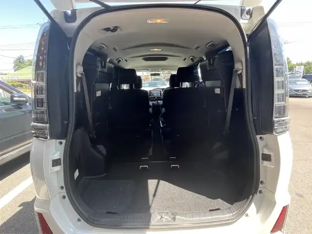 トヨタ ヴォクシー ZS 埼玉県 2014(平26)年 15.3万km ホワイトパールクリスタルシャイン ワンオーナー/社外SDナビ（11インチ）/・Bluetoothオーディオ/・フルセグTV/CD/DVD/バックカメラ/両側パワースライドドア/純正フロアマット/純正16インチアルミホイール/保証書/取扱説明書/スペアキー