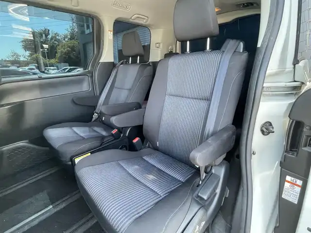 トヨタ ヴォクシー ZS 埼玉県 2014(平26)年 15.3万km ホワイトパールクリスタルシャイン ワンオーナー/社外SDナビ（11インチ）/・Bluetoothオーディオ/・フルセグTV/CD/DVD/バックカメラ/両側パワースライドドア/純正フロアマット/純正16インチアルミホイール/保証書/取扱説明書/スペアキー
