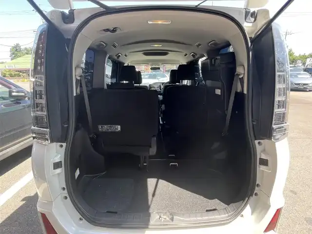 トヨタ ヴォクシー ZS 埼玉県 2014(平26)年 15.3万km ホワイトパールクリスタルシャイン ワンオーナー/社外SDナビ（11インチ）/・Bluetoothオーディオ/・フルセグTV/CD/DVD/バックカメラ/両側パワースライドドア/純正フロアマット/純正16インチアルミホイール/保証書/取扱説明書/スペアキー
