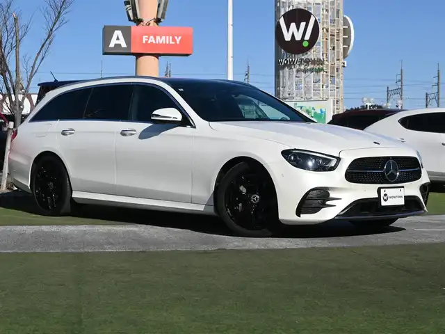 メルセデス・ベンツ Ｍ・ベンツ Ｅ２２０ｄ ステーションワゴン スポーツ 千葉県 2022(令4)年 3.3万km ダイヤモンドホワイト アクティブブレーキアシスト/アクティブレーンキーピングアシスト/レーンチェンジアシスト/ブラインドスポットアシスト/アテンションアシスト/ディストロニック/パノラミックスライディングルーフ/ヘッドアップディスプレイ/ブラックレザーシート/前席パワーシート/各席シートヒーター/純正ナビ/地デジTV/【Bluetooth接続】/360°カメラ/革巻きステアリング/ステアリングスイッチ/ETC/LEDヘッドライト/ウインカーミラー/パークトロニック/純正19インチアルミホイル/サイド/カーテンエアバッグ/スマートキー
