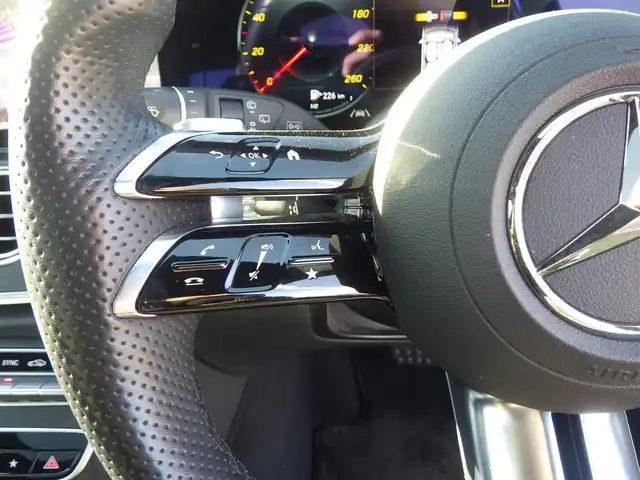 メルセデス・ベンツ Ｍ・ベンツ Ｅ２２０ｄ ステーションワゴン スポーツ 千葉県 2022(令4)年 3.3万km ダイヤモンドホワイト アクティブブレーキアシスト/アクティブレーンキーピングアシスト/レーンチェンジアシスト/ブラインドスポットアシスト/アテンションアシスト/ディストロニック/パノラミックスライディングルーフ/ヘッドアップディスプレイ/ブラックレザーシート/前席パワーシート/各席シートヒーター/純正ナビ/地デジTV/【Bluetooth接続】/360°カメラ/革巻きステアリング/ステアリングスイッチ/ETC/LEDヘッドライト/ウインカーミラー/パークトロニック/純正19インチアルミホイル/サイド/カーテンエアバッグ/スマートキー