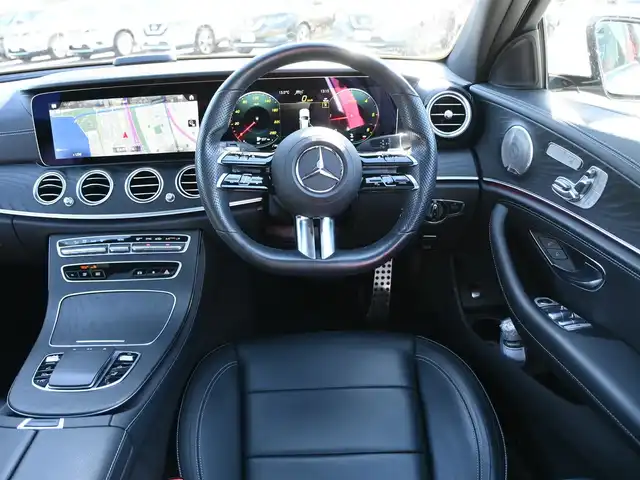 メルセデス・ベンツ Ｍ・ベンツ Ｅ２２０ｄ ステーションワゴン スポーツ 千葉県 2022(令4)年 3.3万km ダイヤモンドホワイト アクティブブレーキアシスト/アクティブレーンキーピングアシスト/レーンチェンジアシスト/ブラインドスポットアシスト/アテンションアシスト/ディストロニック/パノラミックスライディングルーフ/ヘッドアップディスプレイ/ブラックレザーシート/前席パワーシート/各席シートヒーター/純正ナビ/地デジTV/【Bluetooth接続】/360°カメラ/革巻きステアリング/ステアリングスイッチ/ETC/LEDヘッドライト/ウインカーミラー/パークトロニック/純正19インチアルミホイル/サイド/カーテンエアバッグ/スマートキー