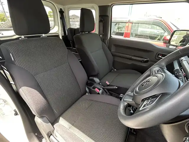 スズキ ジムニー シエラ JC 福岡県 2023(令5)年 1.9万km ピュアホワイトP セーフティーサポート/デュアルセントコントロール/ダウンヒルアシストコントロール/クルコン/前後ドラレコ/シートヒーター/ヒーテッドドアミラー/純正LEDヘッドライト/純正フロアマット/純正15インチアルミホイール/プッシュスタート/スマートキー