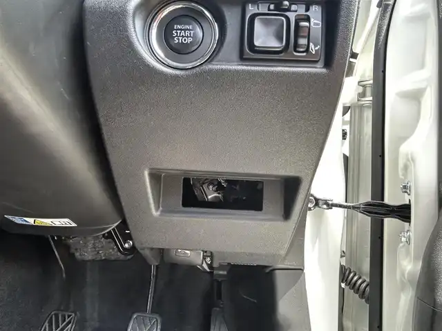スズキ ジムニー シエラ JC 福岡県 2023(令5)年 1.9万km ピュアホワイトP セーフティーサポート/デュアルセントコントロール/ダウンヒルアシストコントロール/クルコン/前後ドラレコ/シートヒーター/ヒーテッドドアミラー/純正LEDヘッドライト/純正フロアマット/純正15インチアルミホイール/プッシュスタート/スマートキー