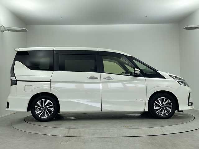 日産 セレナ ハイウェイスター V 大阪府 2020(令2)年 6.4万km ブリリアントホワイトパール エマージェンシーブレーキ/純正SDナビ/・フルセグTV/・BT AUDIO/プロパイロット/アラウンドビューモニター/両側パワースライドドア/フリップダウンモニター/ETC/ドライブレコーダー/BSM/コーナーセンサー/純正16インチAW/プッシュスタート /スマートキー