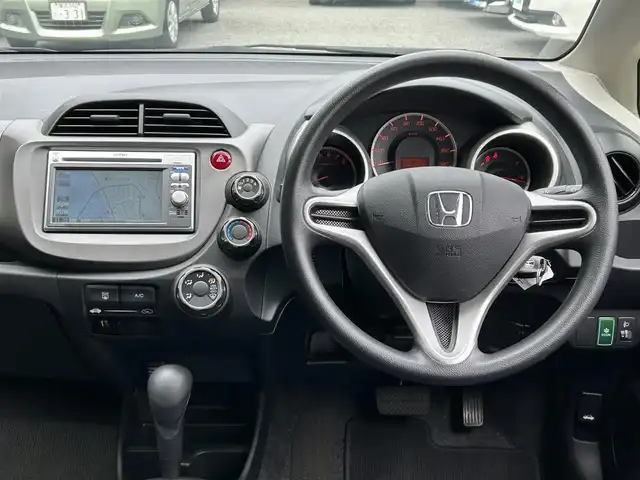 ホンダ フィット G 富山県 2012(平24)年 3.6万km プレミアムホワイトパール ワンオーナー/純正SDナビ/ワンセグテレビ/CD/DVD再生/バックカメラ/キーレスエントリー/純正フロアマット/保証書/取扱説明書/スペアキー×1