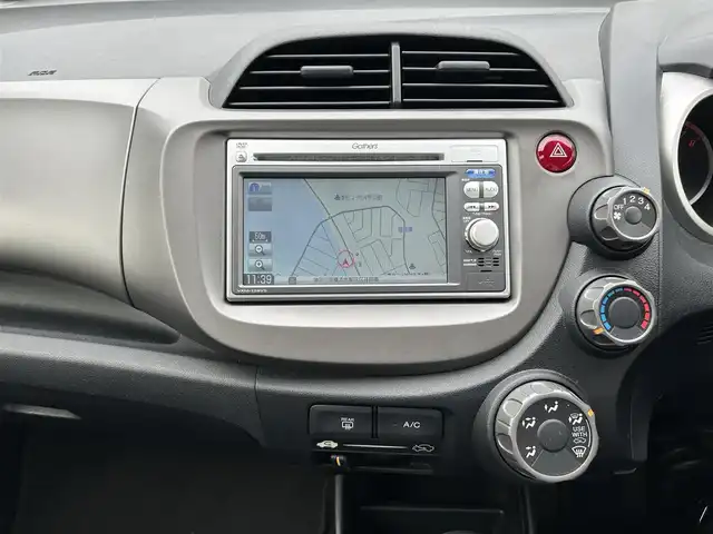 ホンダ フィット G 富山県 2012(平24)年 3.6万km プレミアムホワイトパール ワンオーナー/純正SDナビ/ワンセグテレビ/CD/DVD再生/バックカメラ/キーレスエントリー/純正フロアマット/保証書/取扱説明書/スペアキー×1