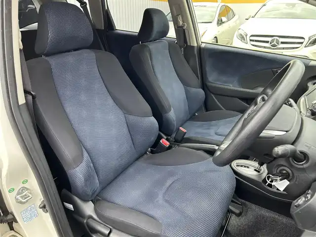 ホンダ フィット G 富山県 2012(平24)年 3.6万km プレミアムホワイトパール ワンオーナー/純正SDナビ/ワンセグテレビ/CD/DVD再生/バックカメラ/キーレスエントリー/純正フロアマット/保証書/取扱説明書/スペアキー×1