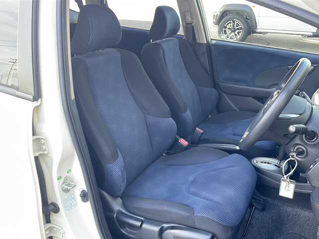 ホンダ フィット G 富山県 2012(平24)年 3.6万km プレミアムホワイトパール ワンオーナー/禁煙車/純正ＳＤナビ/バックカメラ/ＣＤ・ＤＶＤ/ワンセグＴＶ/純正フロアマット/リモコンキー/スペアキー/電動格納ミラー/ハロゲンヘッドライト/保証書