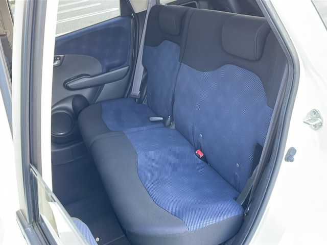 ホンダ フィット G 富山県 2012(平24)年 3.6万km プレミアムホワイトパール ワンオーナー/禁煙車/純正ＳＤナビ/バックカメラ/ＣＤ・ＤＶＤ/ワンセグＴＶ/純正フロアマット/リモコンキー/スペアキー/電動格納ミラー/ハロゲンヘッドライト/保証書