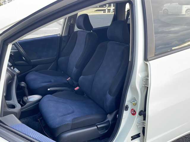 ホンダ フィット G 富山県 2012(平24)年 3.6万km プレミアムホワイトパール ワンオーナー/禁煙車/純正ＳＤナビ/バックカメラ/ＣＤ・ＤＶＤ/ワンセグＴＶ/純正フロアマット/リモコンキー/スペアキー/電動格納ミラー/ハロゲンヘッドライト/保証書