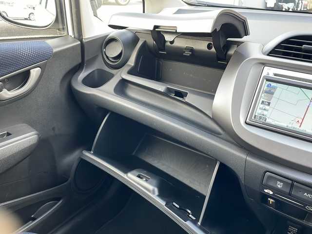 ホンダ フィット G 富山県 2012(平24)年 3.6万km プレミアムホワイトパール ワンオーナー/禁煙車/純正ＳＤナビ/バックカメラ/ＣＤ・ＤＶＤ/ワンセグＴＶ/純正フロアマット/リモコンキー/スペアキー/電動格納ミラー/ハロゲンヘッドライト/保証書