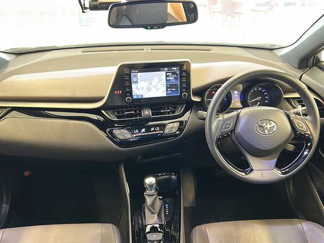 トヨタ Ｃ－ＨＲ G 岐阜県 2020(令2)年 5.7万km ホワイトパールクリスタルシャイン モデリスタエアロ（F/S/R）/純正8型ディスプレイオーディオ/パノラミックビューモニター/Bluetooth/フルセグ視聴/ナビキット/前後ドライブレコーダー/ハーフレザーシート/トヨタセーフティセンス/レーダークルーズコントロール/ETC/LEDヘッドライト/オートハイビーム/オートライト/クリアランスソナー/プッシュスタート/スマートキー/USBポート/ブレーキホールド