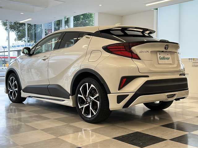 トヨタ Ｃ－ＨＲ G 岐阜県 2020(令2)年 5.7万km ホワイトパールクリスタルシャイン モデリスタエアロ（F/S/R）/純正8型ディスプレイオーディオ/パノラミックビューモニター/Bluetooth/フルセグ視聴/ナビキット/前後ドライブレコーダー/ハーフレザーシート/トヨタセーフティセンス/レーダークルーズコントロール/ETC/LEDヘッドライト/オートハイビーム/オートライト/クリアランスソナー/プッシュスタート/スマートキー/USBポート/ブレーキホールド