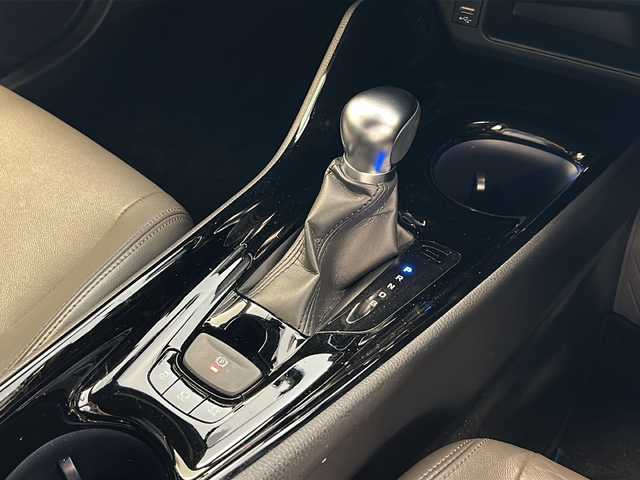 トヨタ Ｃ－ＨＲ G 岐阜県 2020(令2)年 5.7万km ホワイトパールクリスタルシャイン モデリスタエアロ（F/S/R）/純正8型ディスプレイオーディオ/パノラミックビューモニター/Bluetooth/フルセグ視聴/ナビキット/前後ドライブレコーダー/ハーフレザーシート/トヨタセーフティセンス/レーダークルーズコントロール/ETC/LEDヘッドライト/オートハイビーム/オートライト/クリアランスソナー/プッシュスタート/スマートキー/USBポート/ブレーキホールド