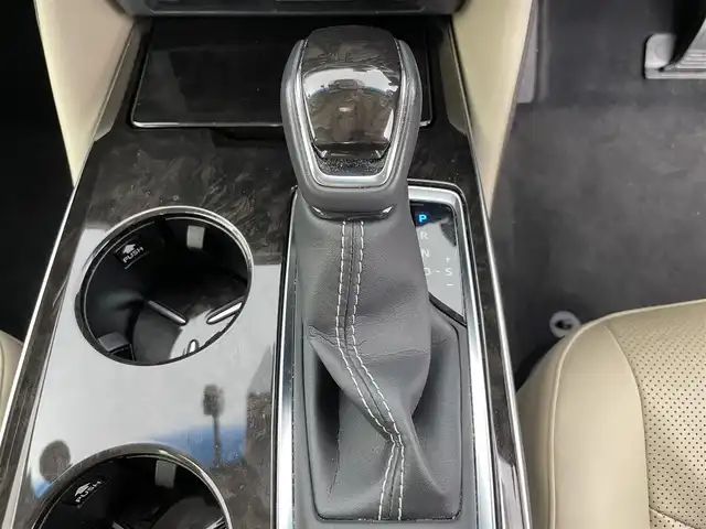 トヨタ クラウン ハイブリッド G－エグゼクティブ Four 富山県 2018(平30)年 6.4万km ホワイトパールクリスタルシャイン 純正ナビ（AM/FM/DVD/BT/USB/フルセグ）/バックカメラ/ドライブレコーダー/ETC/ブラインドスポットモニター/ヘッドアップディスプレイ/レザーシート/D/N席パワーシート/D席メモリシート/シートヒーター/エアシート/衝突被害軽減システム/レーダークルーズコントロール/レーンキープアシスト/コーナーセンサー/横滑り防止装置/アイドリングストップ/オートLEDライト/オートマチックハイビーム/純正アルミホイール/オートホールド付電子パーキング/デジタルインナーミラー/革巻きステアリング/ステアリングスイッチ/スマートキー