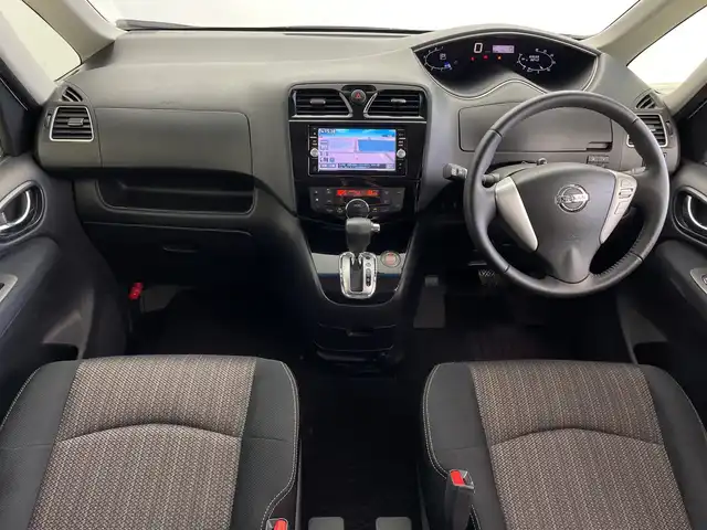 日産 セレナ HWS S HV Vセレ +SeftyⅡ 鹿児島県 2015(平27)年 6.4万km ブリリアントホワイトパール 純正ナビ（MC315P-W）/CD/DVD/Bluetooth/フルセグテレビ/アラウンドビュー/両側パワースライド/エマージェンシーブレーキ/レーンキープアシスト/クルーズコントロール/純正フロアマット/リアサンシェード/ドアバイザー/シートバックテーブル/ETC