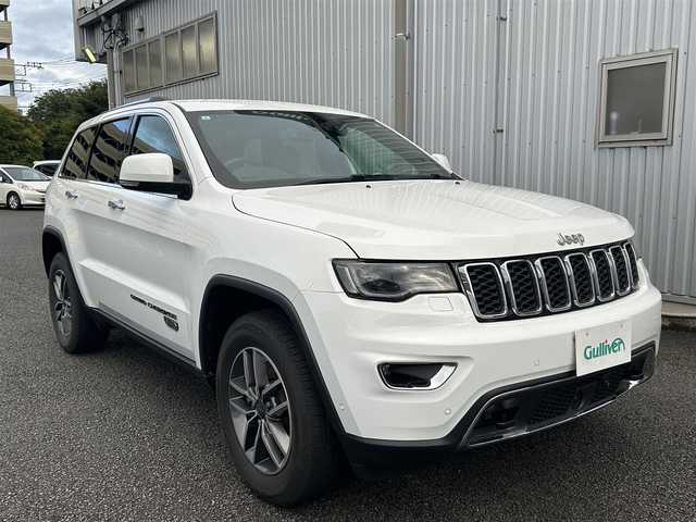 クライスラー・ジープ ジープ グランドチェロキー WK 10thアニバーサリーED 静岡県 2021(令3)年 3.8万km 白 純正ナビ（FM/AM/DVD/BT/AUX/USB）/純正LEDヘッドライト/純正18インチAW/レーダークルーズコントロール/パドルシフト/本革シート/ETC2.0/ダウンヒルコントロール/ドライブレコーダー/シートヒーター（全席）/エアーシート（D.N席）/ステアリングヒーター/パーキングアシスト/バックカメラ（マルチテレイン有り）/アイドリングストップ/メモリー付きパワーシート（D.N席）/パワーバックドア/ルーフレール/リア席モニター（SSA9S、SSA9ST）/DVDプレイヤー（KH-DV201）/保証書/取扱説明書/スペアキー×1