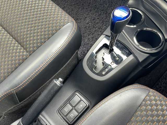 トヨタ アクア X－URBAN 沖縄県 2015(平27)年 6.8万km オレンジパールクリスタルシャイン 純正ナビ(NSZT-W64)/（フルセグTV　DVD再生　Bluetooth接続）/バックカメラ/ビルトインETC/前後ドライブレコーダー/ハーフレザーシート/スマートキー/プッシュスタート/純正フロアマット/ドアバイザー/純正16インチアルミホイール/LEDヘッドライト/オートライト