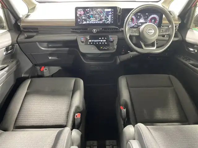 日産 セレナ ハイウェイスター V 神奈川県 2023(令5)年 1.5万km 赤Ⅱ ２トーンカラー/純正12.3型ディスプレーオーディオ/メモリーナビ/フルセグ　AM FM Applecarplay　Androidauto　USB　HDMI　/純正フリップダウンモニター/インテリジェントアラウンドビューモニター/インテリジェントルームミラー/両側電動スライドドア/360度セーフティアシスト/プロパイロット/レーダークルーズコントロール/前方衝突予測警報/インテリジェントエマージェンシーブレーキ/車線逸脱防止支援システム/後側方車両検知警報/後側方衝突防止支援システム/ふらつき警報/衝突回避ステアリングアシスト/車線逸脱警報/後退時車両検知警報/踏み間違い衝突防止アシスト/前後ソナー/SOSコール/ETC2.0/純正前後ドライブレコーダー/アイドリングストップ/革巻きステアリング/パドルシフト/ステアリングヒーター/前席/2列目左右シートヒーター/2列目3列目シートバックテーブル/USBソケット/プッシュスタート/スマートキー/オートハイビーム/アダブティブLEDヘッドライト/オートライト/純正フロント/サイド/リアスポイラー