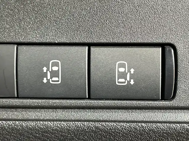 日産 セレナ ハイウェイスター V 神奈川県 2023(令5)年 1.5万km 赤Ⅱ ２トーンカラー/純正12.3型ディスプレーオーディオ/メモリーナビ/フルセグ　AM FM Applecarplay　Androidauto　USB　HDMI　/純正フリップダウンモニター/インテリジェントアラウンドビューモニター/インテリジェントルームミラー/両側電動スライドドア/360度セーフティアシスト/プロパイロット/レーダークルーズコントロール/前方衝突予測警報/インテリジェントエマージェンシーブレーキ/車線逸脱防止支援システム/後側方車両検知警報/後側方衝突防止支援システム/ふらつき警報/衝突回避ステアリングアシスト/車線逸脱警報/後退時車両検知警報/踏み間違い衝突防止アシスト/前後ソナー/SOSコール/ETC2.0/純正前後ドライブレコーダー/アイドリングストップ/革巻きステアリング/パドルシフト/ステアリングヒーター/前席/2列目左右シートヒーター/2列目3列目シートバックテーブル/USBソケット/プッシュスタート/スマートキー/オートハイビーム/アダブティブLEDヘッドライト/オートライト/純正フロント/サイド/リアスポイラー
