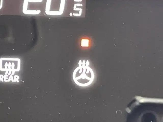 日産 セレナ ハイウェイスター V 神奈川県 2023(令5)年 1.5万km 赤Ⅱ ２トーンカラー/純正12.3型ディスプレーオーディオ/メモリーナビ/フルセグ　AM FM Applecarplay　Androidauto　USB　HDMI　/純正フリップダウンモニター/インテリジェントアラウンドビューモニター/インテリジェントルームミラー/両側電動スライドドア/360度セーフティアシスト/プロパイロット/レーダークルーズコントロール/前方衝突予測警報/インテリジェントエマージェンシーブレーキ/車線逸脱防止支援システム/後側方車両検知警報/後側方衝突防止支援システム/ふらつき警報/衝突回避ステアリングアシスト/車線逸脱警報/後退時車両検知警報/踏み間違い衝突防止アシスト/前後ソナー/SOSコール/ETC2.0/純正前後ドライブレコーダー/アイドリングストップ/革巻きステアリング/パドルシフト/ステアリングヒーター/前席/2列目左右シートヒーター/2列目3列目シートバックテーブル/USBソケット/プッシュスタート/スマートキー/オートハイビーム/アダブティブLEDヘッドライト/オートライト/純正フロント/サイド/リアスポイラー
