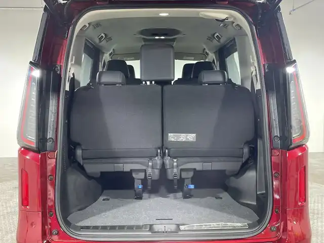 日産 セレナ ハイウェイスター V 神奈川県 2023(令5)年 1.5万km 赤Ⅱ ２トーンカラー/純正12.3型ディスプレーオーディオ/メモリーナビ/フルセグ　AM FM Applecarplay　Androidauto　USB　HDMI　/純正フリップダウンモニター/インテリジェントアラウンドビューモニター/インテリジェントルームミラー/両側電動スライドドア/360度セーフティアシスト/プロパイロット/レーダークルーズコントロール/前方衝突予測警報/インテリジェントエマージェンシーブレーキ/車線逸脱防止支援システム/後側方車両検知警報/後側方衝突防止支援システム/ふらつき警報/衝突回避ステアリングアシスト/車線逸脱警報/後退時車両検知警報/踏み間違い衝突防止アシスト/前後ソナー/SOSコール/ETC2.0/純正前後ドライブレコーダー/アイドリングストップ/革巻きステアリング/パドルシフト/ステアリングヒーター/前席/2列目左右シートヒーター/2列目3列目シートバックテーブル/USBソケット/プッシュスタート/スマートキー/オートハイビーム/アダブティブLEDヘッドライト/オートライト/純正フロント/サイド/リアスポイラー