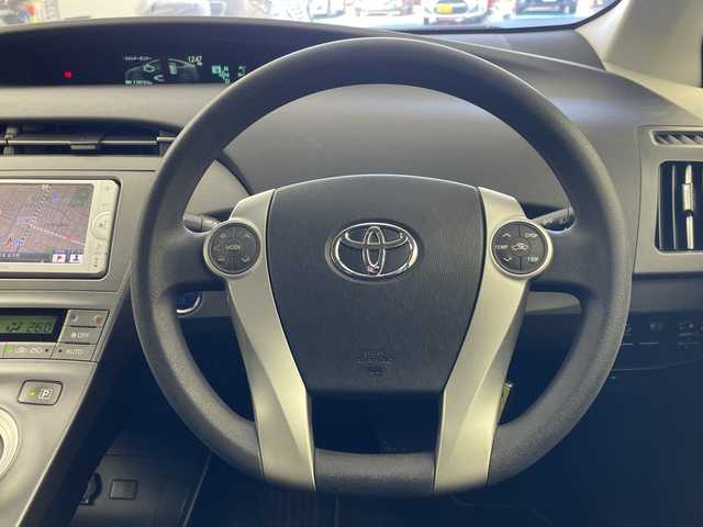 トヨタ プリウス L 岐阜県 2013(平25)年 11.9万km スーパーホワイトⅡ 純正ナビ/AM/FM/CD/Bluetooth/ワンセグTV/バックモニター/ETC/オートライト/ステアリングリモコン/電動格納ミラー/ヘッドライトレベライザー/パワーウィンドウ/スマートキー/プッシュスタート