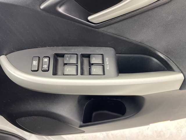 トヨタ プリウス L 岐阜県 2013(平25)年 11.9万km スーパーホワイトⅡ 純正ナビ/AM/FM/CD/Bluetooth/ワンセグTV/バックモニター/ETC/オートライト/ステアリングリモコン/電動格納ミラー/ヘッドライトレベライザー/パワーウィンドウ/スマートキー/プッシュスタート