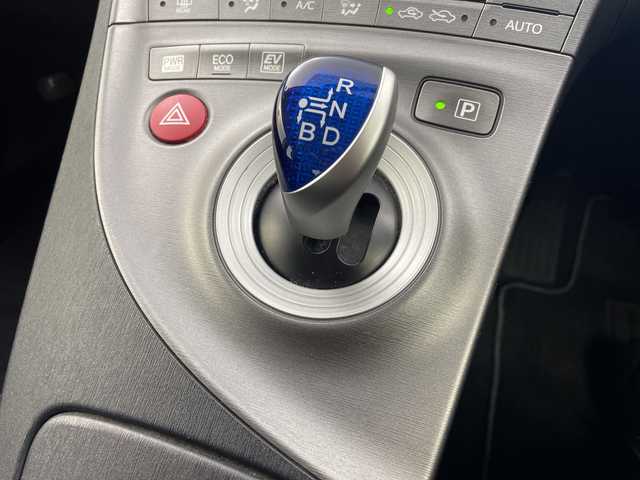 トヨタ プリウス L 岐阜県 2013(平25)年 11.9万km スーパーホワイトⅡ 純正ナビ/AM/FM/CD/Bluetooth/ワンセグTV/バックモニター/ETC/オートライト/ステアリングリモコン/電動格納ミラー/ヘッドライトレベライザー/パワーウィンドウ/スマートキー/プッシュスタート