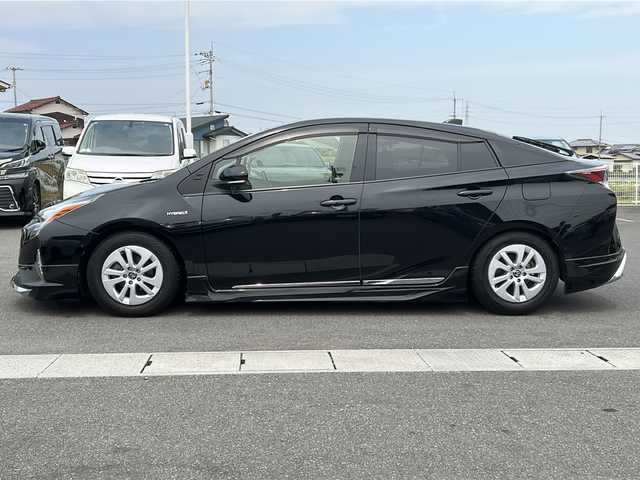 トヨタ プリウス Sセーフティプラス 香川県 2017(平29)年 8.7万km アティチュードブラックマイカ 純正９インチナビゲーション/フルセグＴＶ/バックカメラ/モデリスタエアロ/レーダークルーズ/車高調/パーキングアシスト/ＨＵＤ/クリアランスソナー/ＬＥＤヘッドライト/ＥＴＣ/スペアキー