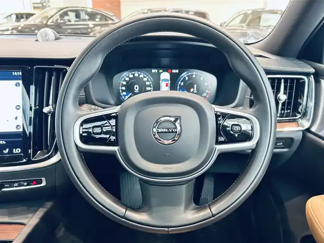ボルボ Ｖ６０ B5 インスクリプション 大阪府 2021(令3)年 1.9万km ガンＭ ワンオーナー/サンルーフ/HUD/ACC/Bowers＆Wilkins/BLIS/ベージュ革/メモリ付きパワーシート/エアシートヒーター/ステアリングヒーター/純正ナビ/ＴＶ/360度カメラ/applecarplay/自動駐車/ワイヤレス充電/純正19インチAW/LEDヘッドライト/電動リアゲート