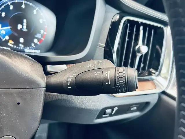 ボルボ Ｖ６０ B5 インスクリプション 大阪府 2021(令3)年 1.9万km ガンＭ ワンオーナー/サンルーフ/HUD/ACC/Bowers＆Wilkins/BLIS/ベージュ革/メモリ付きパワーシート/エアシートヒーター/ステアリングヒーター/純正ナビ/ＴＶ/360度カメラ/applecarplay/自動駐車/ワイヤレス充電/純正19インチAW/LEDヘッドライト/電動リアゲート