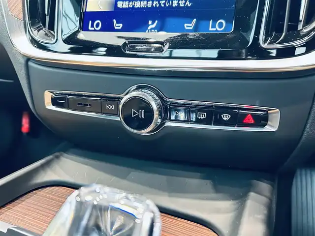ボルボ Ｖ６０ B5 インスクリプション 大阪府 2021(令3)年 1.9万km ガンＭ ワンオーナー/サンルーフ/HUD/ACC/Bowers＆Wilkins/BLIS/ベージュ革/メモリ付きパワーシート/エアシートヒーター/ステアリングヒーター/純正ナビ/ＴＶ/360度カメラ/applecarplay/自動駐車/ワイヤレス充電/純正19インチAW/LEDヘッドライト/電動リアゲート