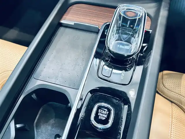 ボルボ Ｖ６０ B5 インスクリプション 大阪府 2021(令3)年 1.9万km ガンＭ ワンオーナー/サンルーフ/HUD/ACC/Bowers＆Wilkins/BLIS/ベージュ革/メモリ付きパワーシート/エアシートヒーター/ステアリングヒーター/純正ナビ/ＴＶ/360度カメラ/applecarplay/自動駐車/ワイヤレス充電/純正19インチAW/LEDヘッドライト/電動リアゲート