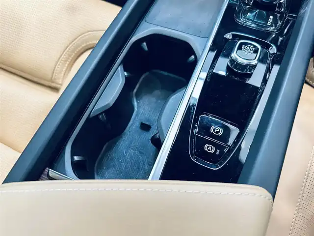 ボルボ Ｖ６０ B5 インスクリプション 大阪府 2021(令3)年 1.9万km ガンＭ ワンオーナー/サンルーフ/HUD/ACC/Bowers＆Wilkins/BLIS/ベージュ革/メモリ付きパワーシート/エアシートヒーター/ステアリングヒーター/純正ナビ/ＴＶ/360度カメラ/applecarplay/自動駐車/ワイヤレス充電/純正19インチAW/LEDヘッドライト/電動リアゲート