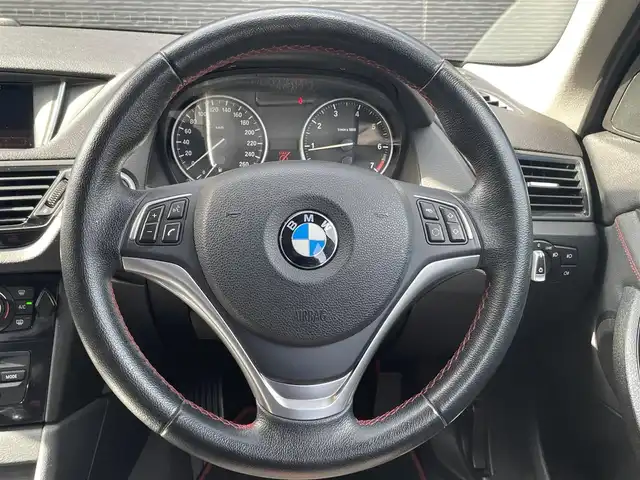 ＢＭＷ Ｘ１ sDrive 20i 大分県 2013(平25)年 10.1万km サファイアブラックP 取扱説明書/保証書/純正ナビ/Bluetooth/CD/DVD/AUX/USB/キセノンヘッドライト/オートライト/アイドリングストップ/プッシュスタート/純正18インチAW/ドライブレコーダー前後/ETC