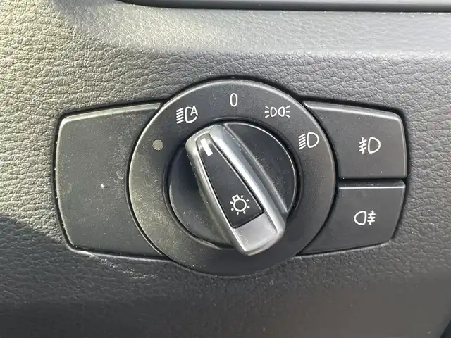 ＢＭＷ Ｘ１ sDrive 20i 大分県 2013(平25)年 10.1万km サファイアブラックP 取扱説明書/保証書/純正ナビ/Bluetooth/CD/DVD/AUX/USB/キセノンヘッドライト/オートライト/アイドリングストップ/プッシュスタート/純正18インチAW/ドライブレコーダー前後/ETC